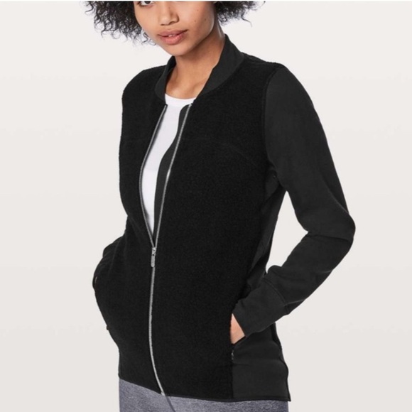 Lululemon Stand Out Sherpa Jacket in Black Size 2 W4AKOS - Picture 1 of 16